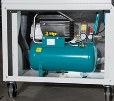 Hochwertige Bauteile und Staubschott