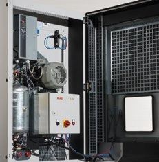 Blick in die Anlage: Motor und Steuerung